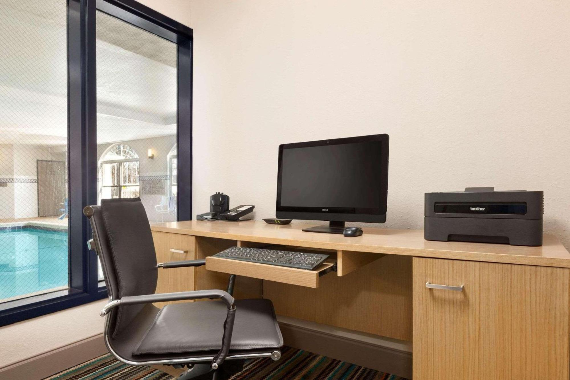 Country Inn & Suites By Radisson, Dalton, Ga Extérieur photo